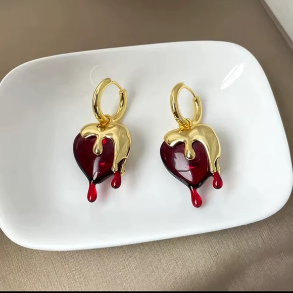 Red Dripping Heart Hoop Earrings 
Gold Resin Statement Jewelry stylish - Picture 7 of 10
